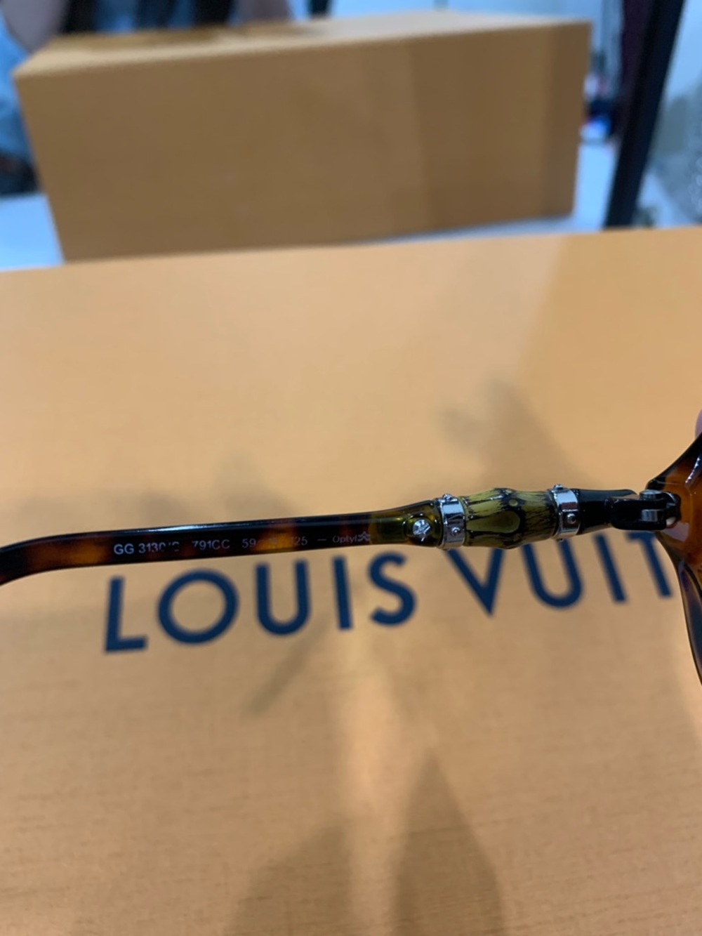 Gucci Women's Tortoiseshell Brown Gradient Oversized Sunglasses - Picture 3 of 6